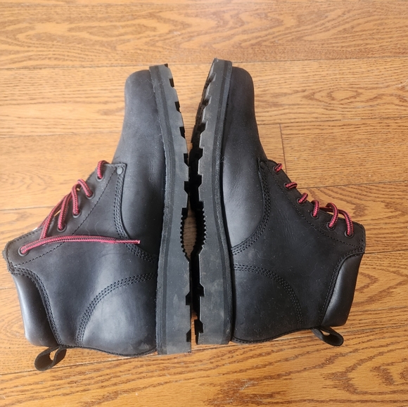 New Condition Black Roots Buff Boots - Picture 4 of 7